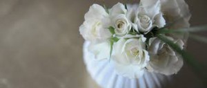 bouquet de rose blanche au mariage