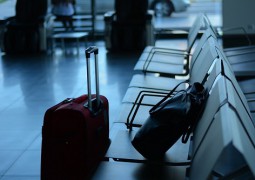 Valise pour avion à l'aéroport