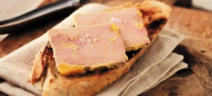 Foie gras sur des tranches de pain